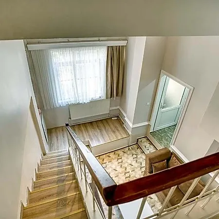 Old Konstantinei Hotel *